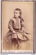 CARTE CDV - Portrait D'une Jolie Petite Fille à Identifier  Tirage Aluminé 19ème  Taille 63 X 104  Ed. B. Pipaud Nantes - Old (before 1900)