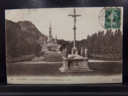 65524 . LOURDES . LE CALVAIRE BRETON ET LA BASILIQUE  . LL . OBLITEREE 1914 . - Lourdes