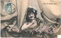 CPA Carte Postale France Pour Tes Beaux Yeux Une Jeune Femme Derrière Un Rideau 1906 VM80983 - Frauen