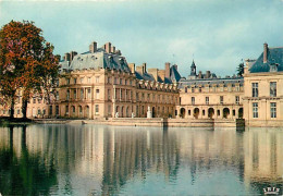 77 - Fontainebleau - Palais De Fontainebleau - Cour Des Fontaines - CPM - Voir Scans Recto-Verso - Fontainebleau