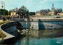 60 - Chantilly - Le Château - L'entrée - Les Douves - CPM - Voir Scans Recto-Verso - Chantilly