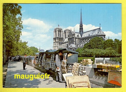 75 PARIS / LES BOUQUINISTES ET NOTRE-DAME DE PARIS / ANIMÉE / 1969 - The River Seine And Its Banks