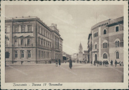 Cr587  Cartolina Benevento Citta' Piazza IV Novembre - Benevento
