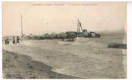 34  VALRAS   PLAGE    LA DIGUE ET L ENTREE DU PORT - Otros & Sin Clasificación