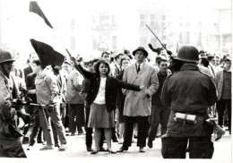 Photo 1962 - Manifestations à ALGER (Bab-el-Oued) - Algérie Guerre - Guerre, Militaire