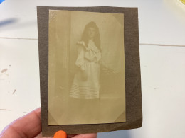 Photo  Snapshot 1900 BOURDON-LANCY Belle Petite Fille, Enfants, Cheveux, Longs Robe Blanche, Portrait Qui Se Préparent P - Anonieme Personen