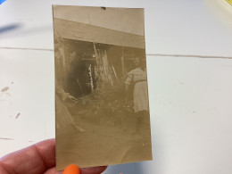 Photo  Snapshot 1900 BOURDON-LANCY 2 Fille Qui Joue Dans Le Jardin Avec Des Bouts De Bois En Guise épéederrière échelle - Personnes Anonymes