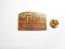 Superbe Pin's En EGF , Logo Auto FIAT , Doré , Signé Badges Impact - Fiat