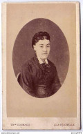 CARTE CDV - Portrait D'une Femme, à Identifier - Tirage Aluminé 19ème - Taille 63 X 104 - Edit. T. COGNACQ La Rochelle - Oud (voor 1900)