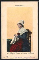 CPA Alencon /Normandie, Femme En Costume Typique Bei Der Handarbeit  - Ohne Zuordnung