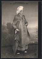 CPA Villerville /Normandie, Femme En Costume Typique Avec Haube  - Non Classés