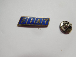 Beau Pin's En EGF  , Logo Auto FIAT , Doré , Non Signé , Dimensions : 8 X 28 Mm - Fiat