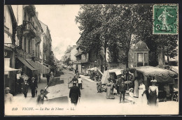 CPA Vichy, La Rue De Nimes  - Vichy
