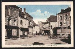 CPA Chateaurenard, Place De La République Et L`Hotel Du Sauvage  - Chateaurenard