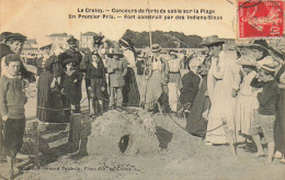 80 LE CROTOY CONCOURS DE FORTS DE SABLE SUR LA PLAGE UN PREMIER PRIX FORT CONSTRUIT PAR DES INDIENS SIOUX - Le Crotoy