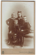 Fotografie Photograph Atelier, Potsdam, Brandenburgerstr. 30, Die Kinder Der Familie Bölke In Matrosen-Kostümen  - Anonyme Personen