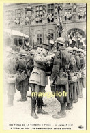 REPRO / GUERRE 1914-18 / PARIS FÊTES DE LA VICTOIRE EN 1919 / LE MARÉCHAL FOCH DÉCORE UN POILU - Weltkrieg 1914-18