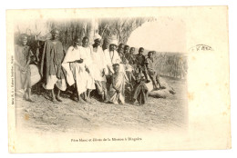 AFRIQUE OCCIDENTALE SOUDAN FRANCAIS PERE BLANC ET ELEVES DE LA MISSION A DINGUIRA 1906 - Mali
