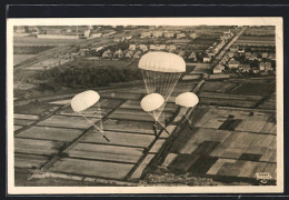 AK Fallschirmjäger Nach Dem Absprung Zwischen Himmel Und Erde  - Paracadutismo