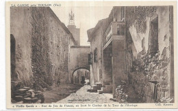 D 83. LA GARDE.  RUE DU JEU DE PAUME EN HAUT LE CLOCHER DE LA TOUR DE L HORLOGE - La Garde