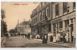 VERNEUIL RUE THIERS COIFFEUR CIVETTE CHAUSSURES  COMMERCES TRES ANIMEE - Verneuil-sur-Avre