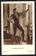 AK Schauspieler Douglas Fairbanks Im Kostüm Einer Filmrolle  - Attori