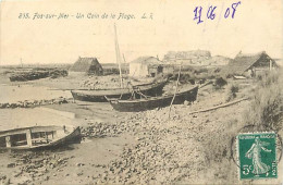 - Dpts Div. -ref-BN465- Bouches Du Rhône - Fos Sur Mer - Un Coin De La Plage - Barques - Cabanons - - Autres & Non Classés