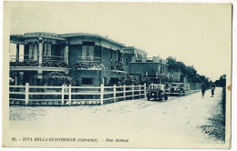 Riva Bella-Ouistreham - Une Avenue (animation, Cyclistes, Automobiles, Villas) Circulé, Daguin Peu Lisible - Riva Bella