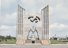 TOGO - LOME - CPSM : Monument E L'Indépendance - Togo