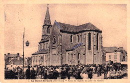 56 - Morbihan -  LA ROCHE BERNARD -  Place De L église Un Jour De Marché - Otros & Sin Clasificación