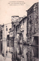 63 - Puy De Dome -  LES MARTRES De VEYRE - Vieilles Maisons Sur La Monne - Autres & Non Classés