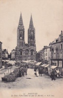 SAINT LO                    La Place Notre Dame Un Jour De Marché - Saint Lo