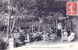 63 - Puy De Dome - CHATEL- GUYON ( CHATELGUYON ) -  Dans Le Parc Pendant La Musique - Châtel-Guyon