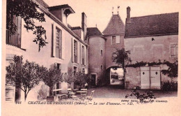 58 - Nievre -   Chateau De PRESSURES ( Clamecy )  - La Cour D Honneur - Clamecy