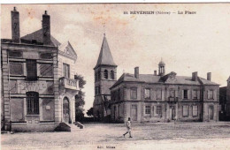 58 - Nievre -  SAINT REVERIEN - La Place - La Poste - PTT - Andere & Zonder Classificatie