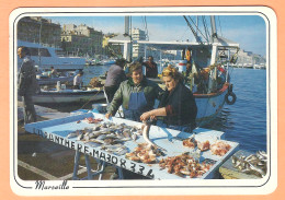 Ppgf/ CPSM Grand Format - BOUCHES DU RHONE - MARSEILLE - RETOUR DE PECHE SUR LE VIEUX PORT - Animation, Vente De Poisson - Puerto Viejo (Vieux-Port), Saint Victor, Le Panier