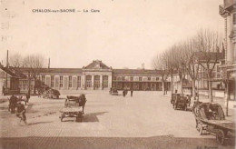 . 71 . CHALON-sur-SAONE . La Gare . Attelages, Voitures . - Chalon Sur Saone