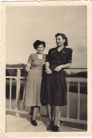 Altes Foto Vintage. 2 Hübsche Junge Frauen Um 1950 (  B14  ) - Anonyme Personen