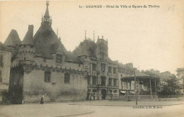 49 - Saumur - Hôtel De Ville Et Square Du Théâtre - CPA - Voir Scans Recto-Verso - Saumur