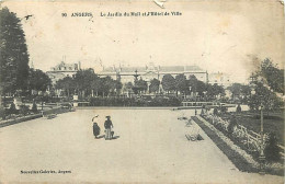 49 - Angers - Le Jardin Du Mail Et L'Hôtel De Ville - Animée - Etat Carte Arrachée Sur 2 Mm Sur Le Haut - Oblitération R - Angers