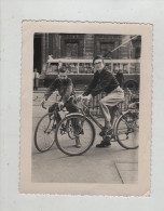 Lyon Trolley Deux Cyclistes Photofilm Place Des Terreaux - Lieux