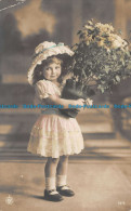 R104802 Girl. Flowers. 1911 - Monde