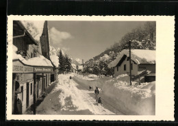 AK Dalaas, Strassenpartie Mit Tankstelle Sphinx Benzin Im Schnee  - Other & Unclassified