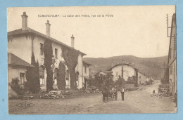 TH0194  CPA  RAMONCHAMP (Vosges)  La Salle Des Fêtes - Rue De La Poste - Attelage   ++++++++++++++ - Otros & Sin Clasificación