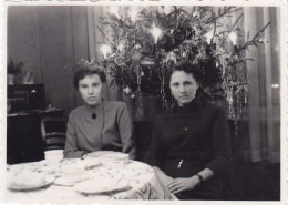 Altes Foto Vintage.  Hübsche Junge Frauen Weihnachten Um 1955 (  B14  ) - Anonieme Personen