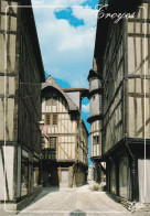 10, Troyes, Vieilles Maisons Champenoise Et La Tourelle De L’Orfèvre - Troyes