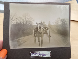 Photo Snapshot 1900 BOURDON-LANCY Monsieur, Homme Sur Une Calèche Cheval, Amène Ses Amis à La Pêche Sur Un Chemin - Anonymous Persons