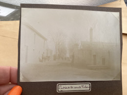Photo Snapshot 1900 BOURDON-LANCY L’entrée De La Cour De Vulsaint Homme Femme Dans La Rue Charette - Plaatsen
