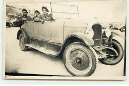 Carte Photo MARSEILLE - Militaires Dans Une Voiture Sur Le Vieux Port - Autres & Non Classés