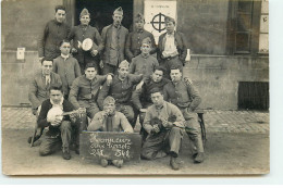 Carte Photo - 81ème Compagnie - Honneur Aux Pierrots - Regiments